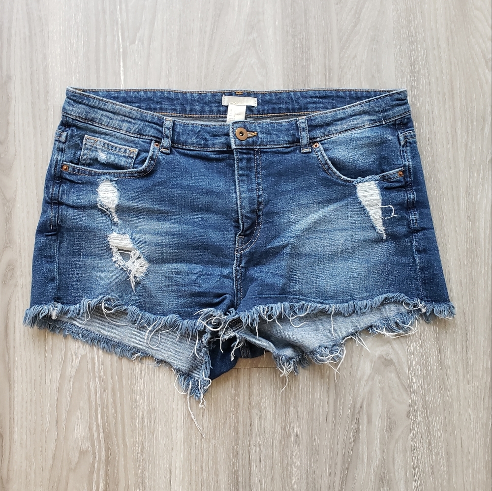 H&M Women's Distressed Denim Shorts - Picture 1 of 4